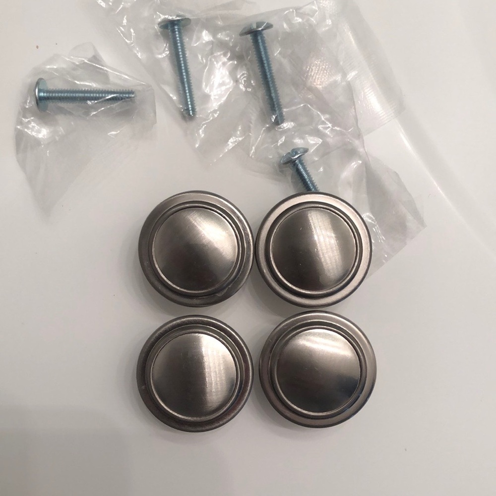 Cabinet knobs